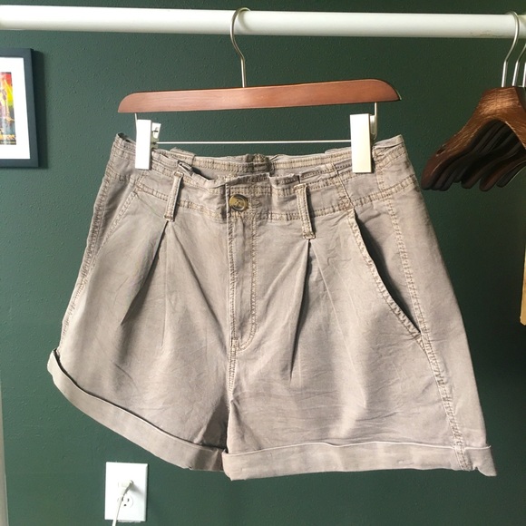 American Eagle Paperbag Shorts. - Picture 2 of 3